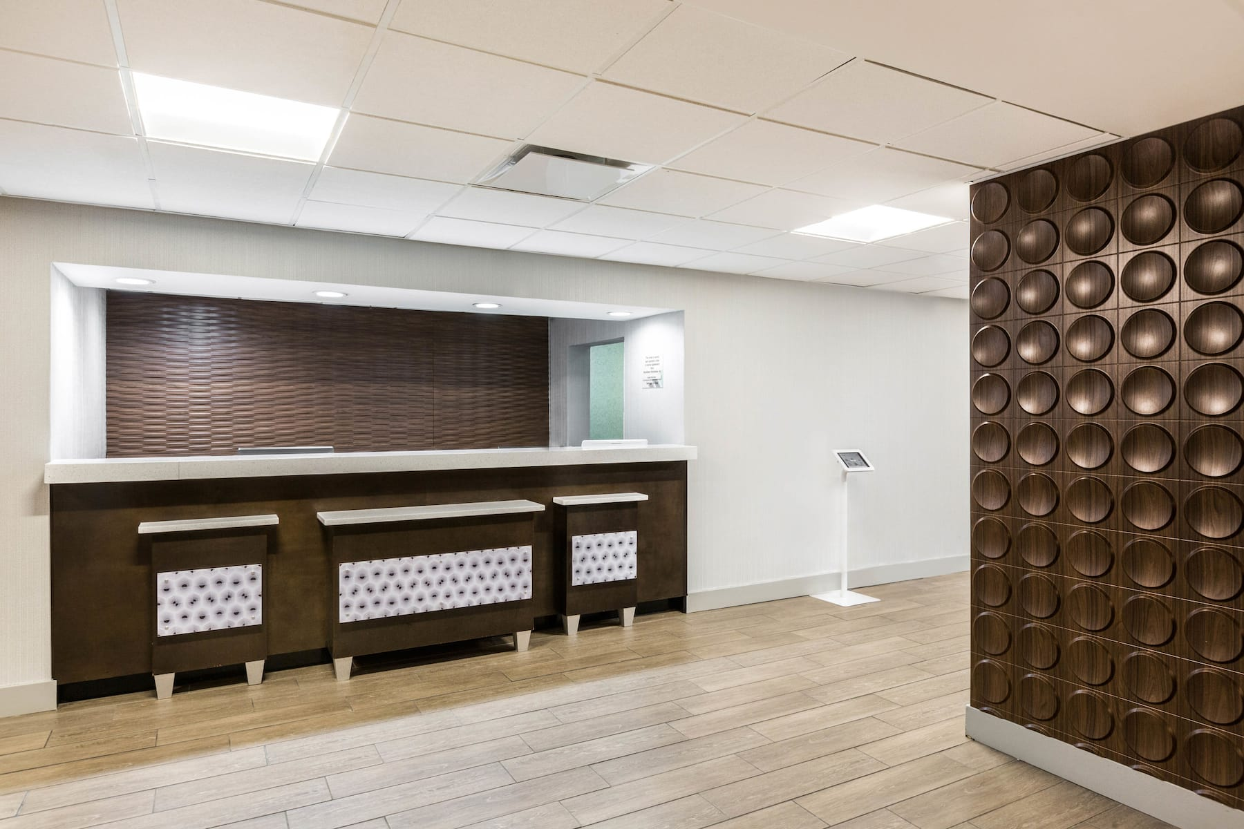 Wingate by Wyndham Lobby